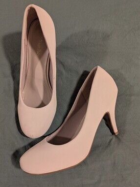Dream Pairs Beige Pumps